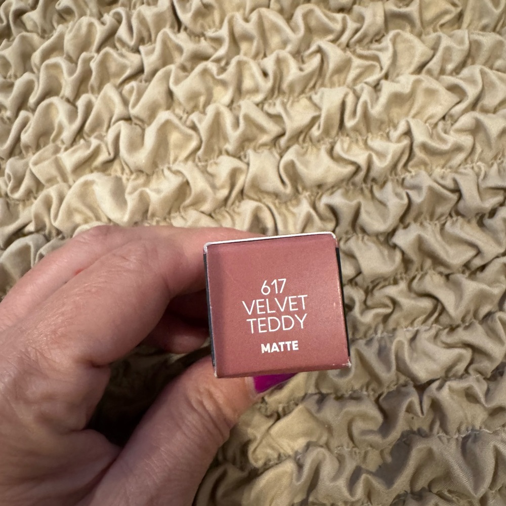 MAC Cosmetics Matte Lipstick in Velvet Teddy - Picture 2 of 2